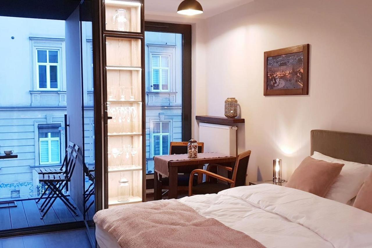 Boutique 108 - Old City, Luxury Apt. With A Garage Cracóvia Exterior foto