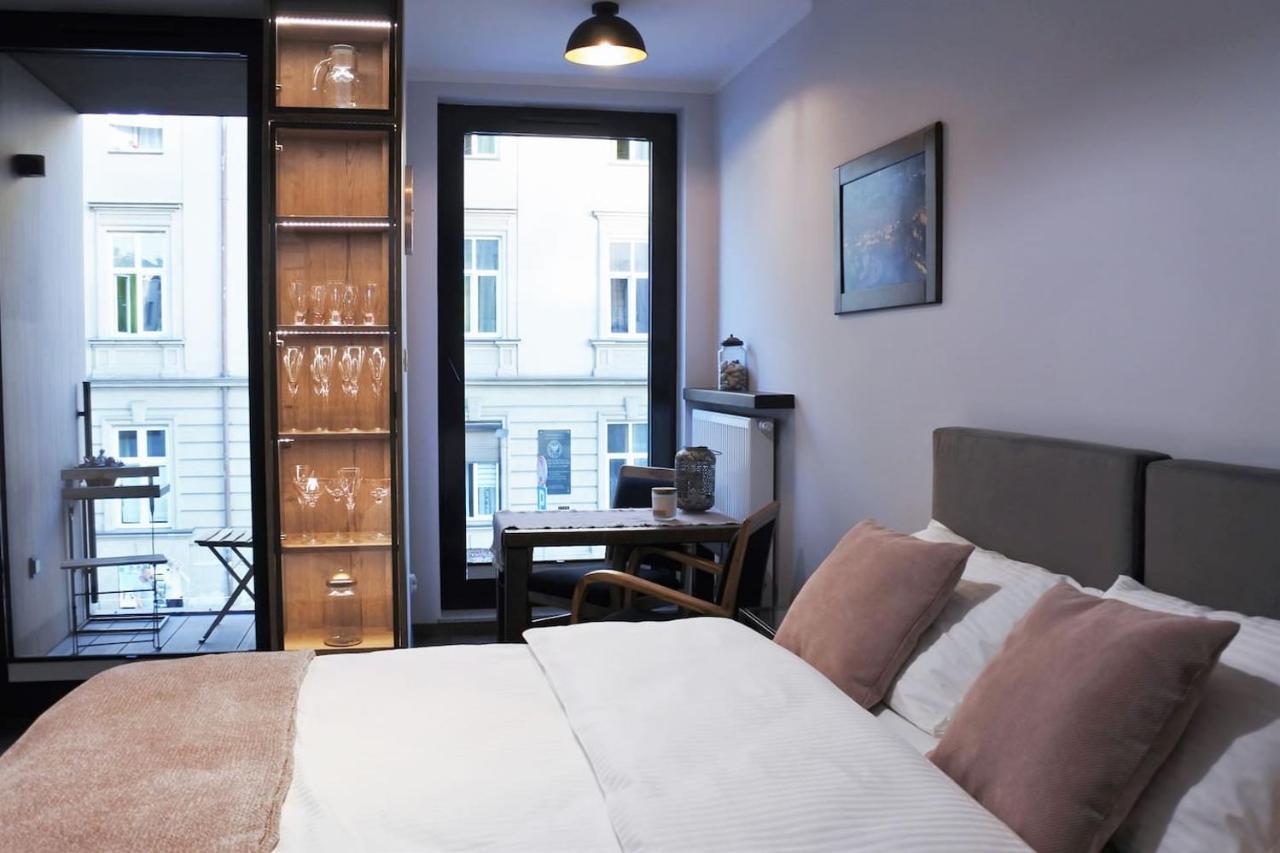 Boutique 108 - Old City, Luxury Apt. With A Garage Cracóvia Exterior foto