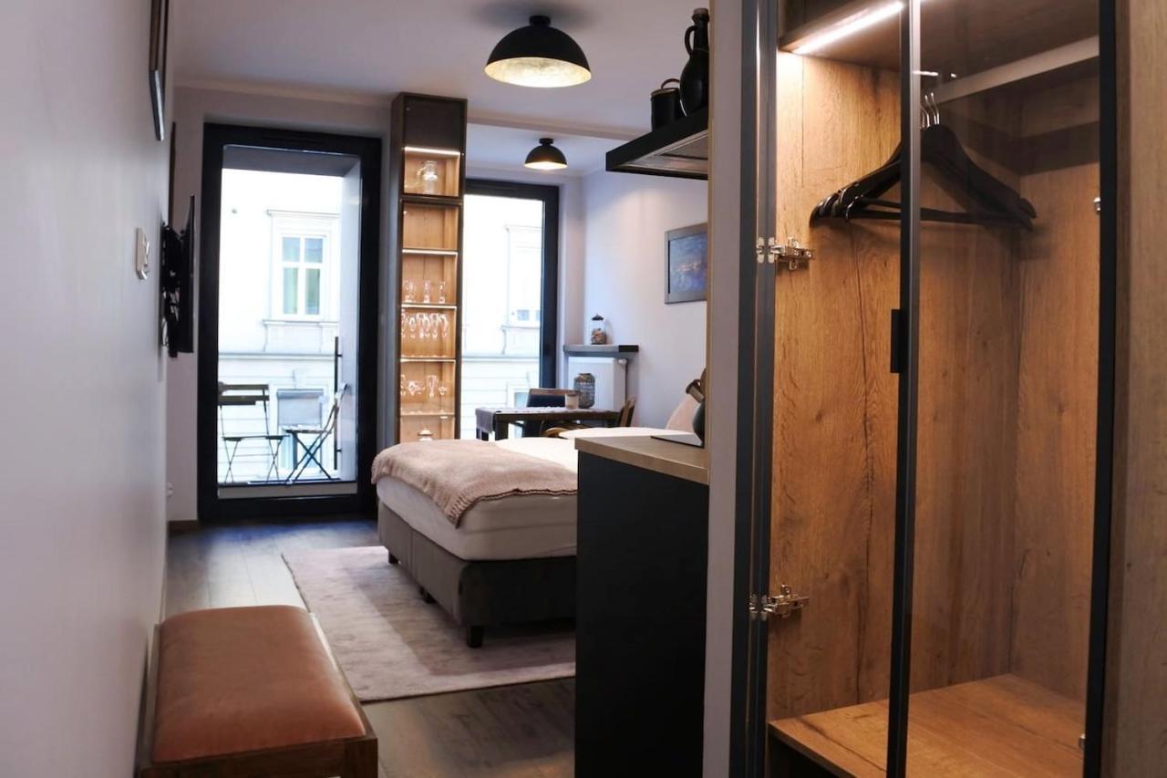 Boutique 108 - Old City, Luxury Apt. With A Garage Cracóvia Exterior foto